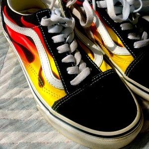 Vans fire sneaker.  Mens 5 Women’s 6.5